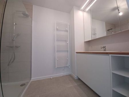 BEN- APPARTEMENT MET 2 KAMERS, GROOT TERRAS EN GARAGE VLAKBIJ DE MARKT TE GAVERE - Photo 2