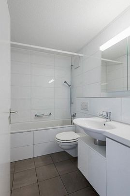 Modern apartment in well-maintained condominium - Photo 1