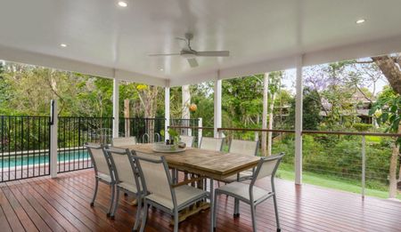 Spacious Family Home Backing Onto Parkland - Photo 4