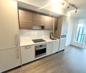 One Bedroom in Convenient Central Surrey with AC and Great View - Photo 3