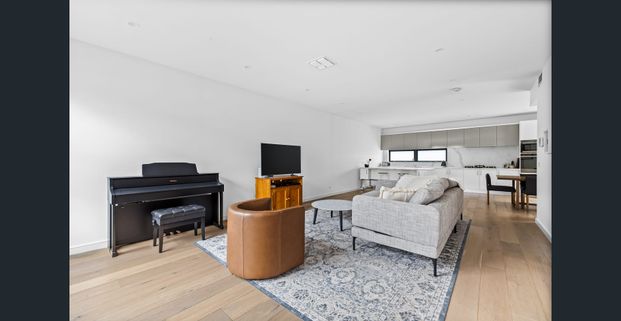 Spacious family living in a prime Strathmore setting - Photo 1