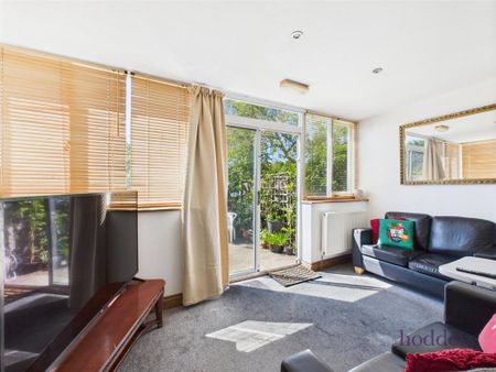 1 bedroom in a house share to rent - Photo 2