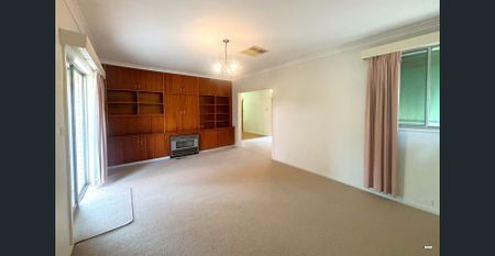 Large Family Living - Photo 2