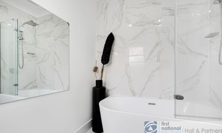 Prime Location Family Home - Photo 4