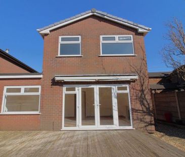 3 bedroom detached house to rent - Photo 2