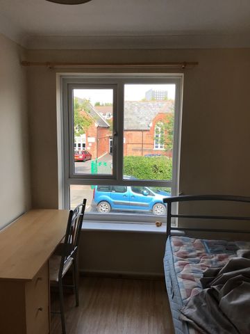 6 bedroom house to rent Belmont Street, Southsea, PO5 - Photo 3