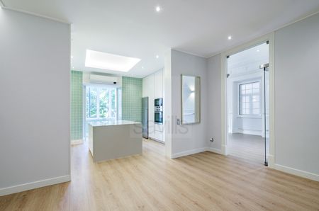 Apartamento T4 remodelado nas Avenidas Novas, em Lisboa - Photo 2