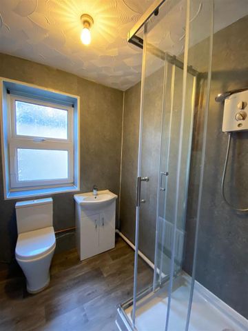 Room For Rent Queen Street, Pontypridd - Photo 4
