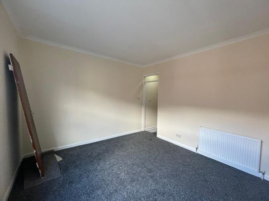 REDECORATED***TWO DOUBLE BEDROOM***LIVING ROOM***DINING ROOM***FITTED KITCHEN***FAMILY BATHROOM. BILLS NOT INCLUDED. - Photo 1