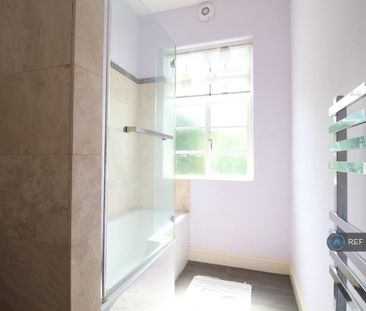 1 bedroom in a flat share to rent - Photo 5