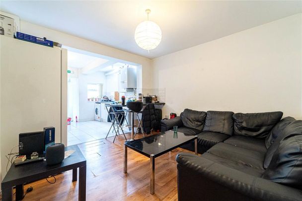 6 bedroom house to rent - Photo 1