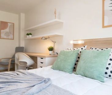 Avenida del Cardenal Herrera Oria, Madrid, Community of Madrid 28034 - Photo 3