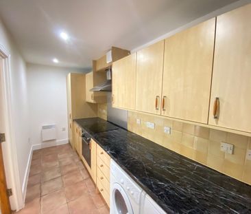 Spacious 1-Bed Flat Saint David's Square - Photo 6