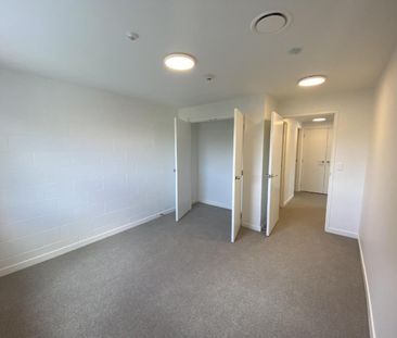 Modern two-bedroom apartment in St Lukes - Photo 1