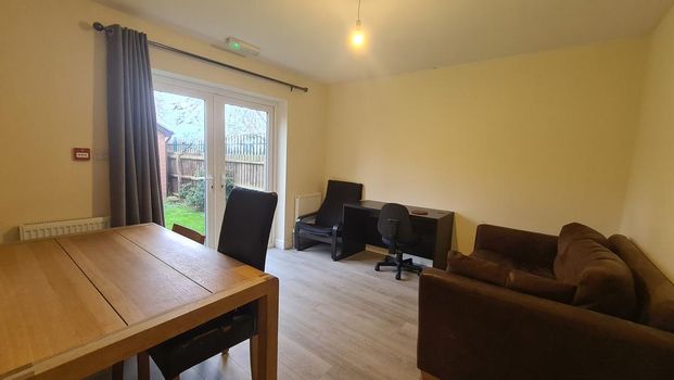 1 bedroom in a house share to rent - Photo 1