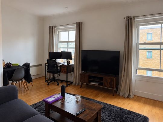 1 Bed Flat, Wandsworth Road, SW8 - Photo 1