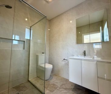 BRAND NEW GRANNY FLAT WITH PRIVATE ACCESS AND CARPORT!! - Photo 4