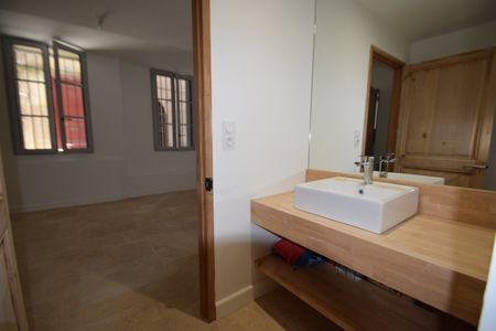 Location vide, Appartement T2 de 36.20m2 + cellier au RDC d'un immeuble entièrement réhabilité. ( Place Cathédrale St Jean - 66 000 PERPIGNAN) - Photo 4
