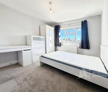 Applegarth Avenue, Guildford, Surrey, GU2 8LP - Photo 4