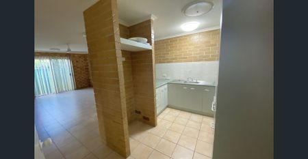 Immaculate 2 Bedroom Brick Unit - Photo 4