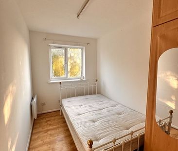 2 Bed Flat, Fenman Gardens, IG3 - Photo 2