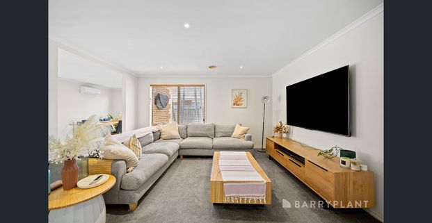 Stunningly Presented, Spacious Family Living - Photo 1