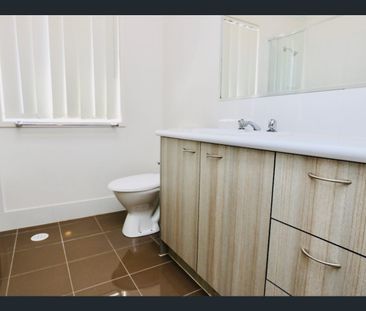 Modern Townhouse Living - Photo 1