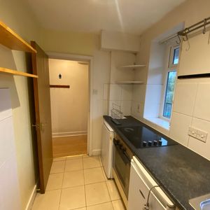 2 Bed Flat, Redmires Court, M5 - Photo 2
