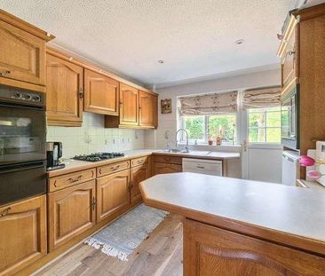 Windlesham, Surrey, GU20 - Photo 3