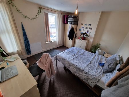 4 Bed Student Accommodation - Photo 2