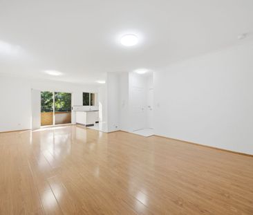 Spacious Two-Bedroom Apartment - Photo 1