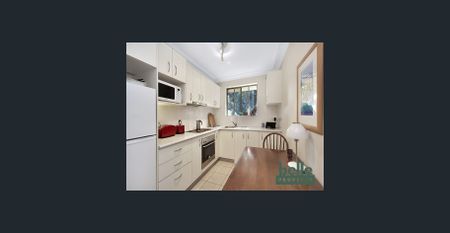 Peaceful Apartment in Leafy Locale - Photo 4