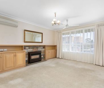 AMAZING FAMILY HOME! - Photo 3