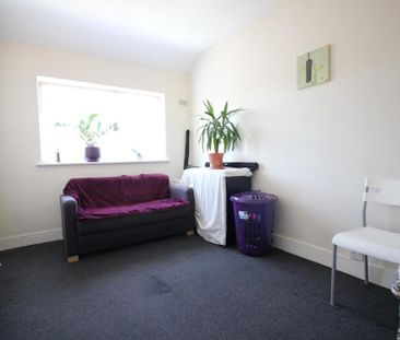 Vicarage Farm Road, Hounslow - Photo 2