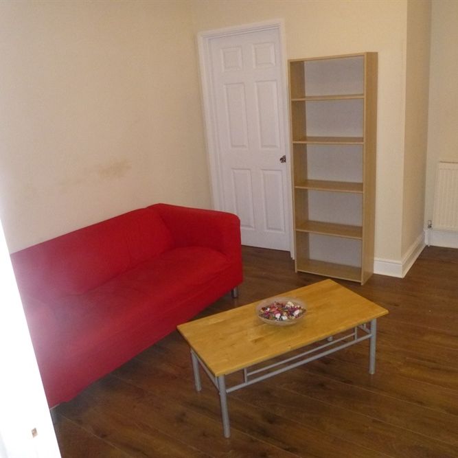 2 Bed Flat, Bromley High Street, E3 - Photo 1