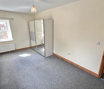 3 bedroom end of terrace house to rent - Photo 4