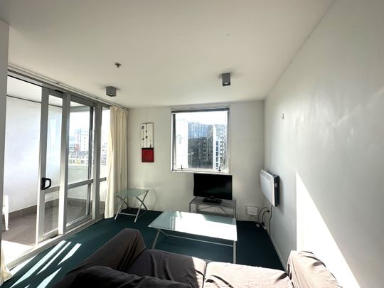 Centrally located Fully Furnished 1 bedroom apartment - Photo 1