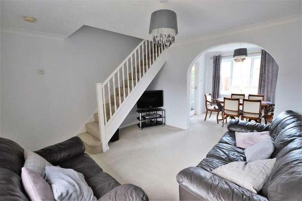 Clover Gardens, Stamford, PE9 - Photo 1