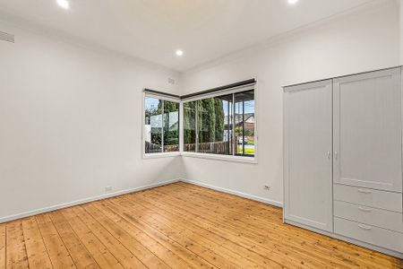 Spacious Family Home - Photo 3