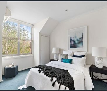 2 STOREY TOWNHOUSE IN THE HEART OF PRAHRAN - Photo 3