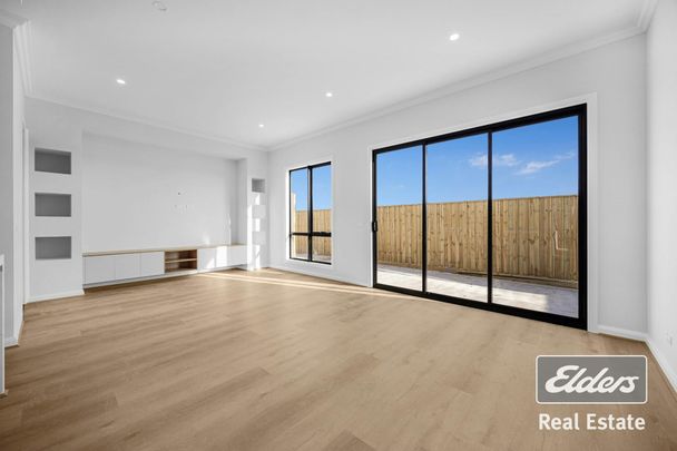 An elegant residence perfect for comfortable living! - Photo 1