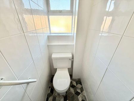 3 bedroom terraced house to rent - Photo 5