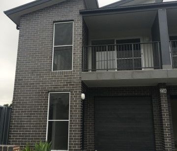 Modern, Spacious Townhouse - Photo 2