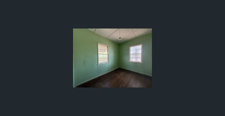 Family Home With Huge Yard, Convenient Location - Photo 3