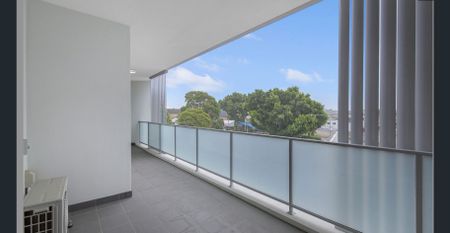 Comfortable & Convenient: Quality Living in an Ideal Location - Photo 5