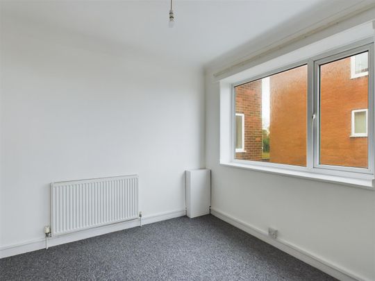 Wellington Court, 2 bedroom, Flat - Purpose Built - Photo 1