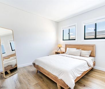 Spacious & Stylish 4-Bedroom Family Home - Photo 2