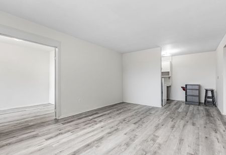 For Lease - 105 Twenty Fifth Street Unit# 20, Toronto, Ontario - Photo 4