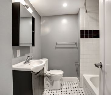 The Kingsview — Parkdale Studio (Bachelor) - Photo 2
