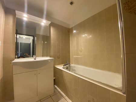 Location Appartement 3 pièces 77m² VALENCE 26000 - Photo 5